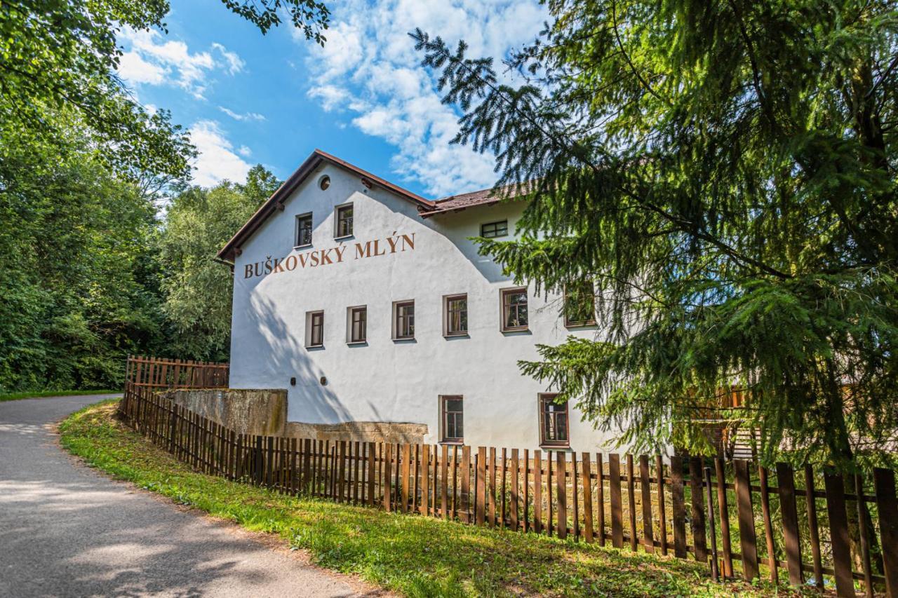 Buskovsky Mlyn 1580 Dolní Bousov Exterior foto