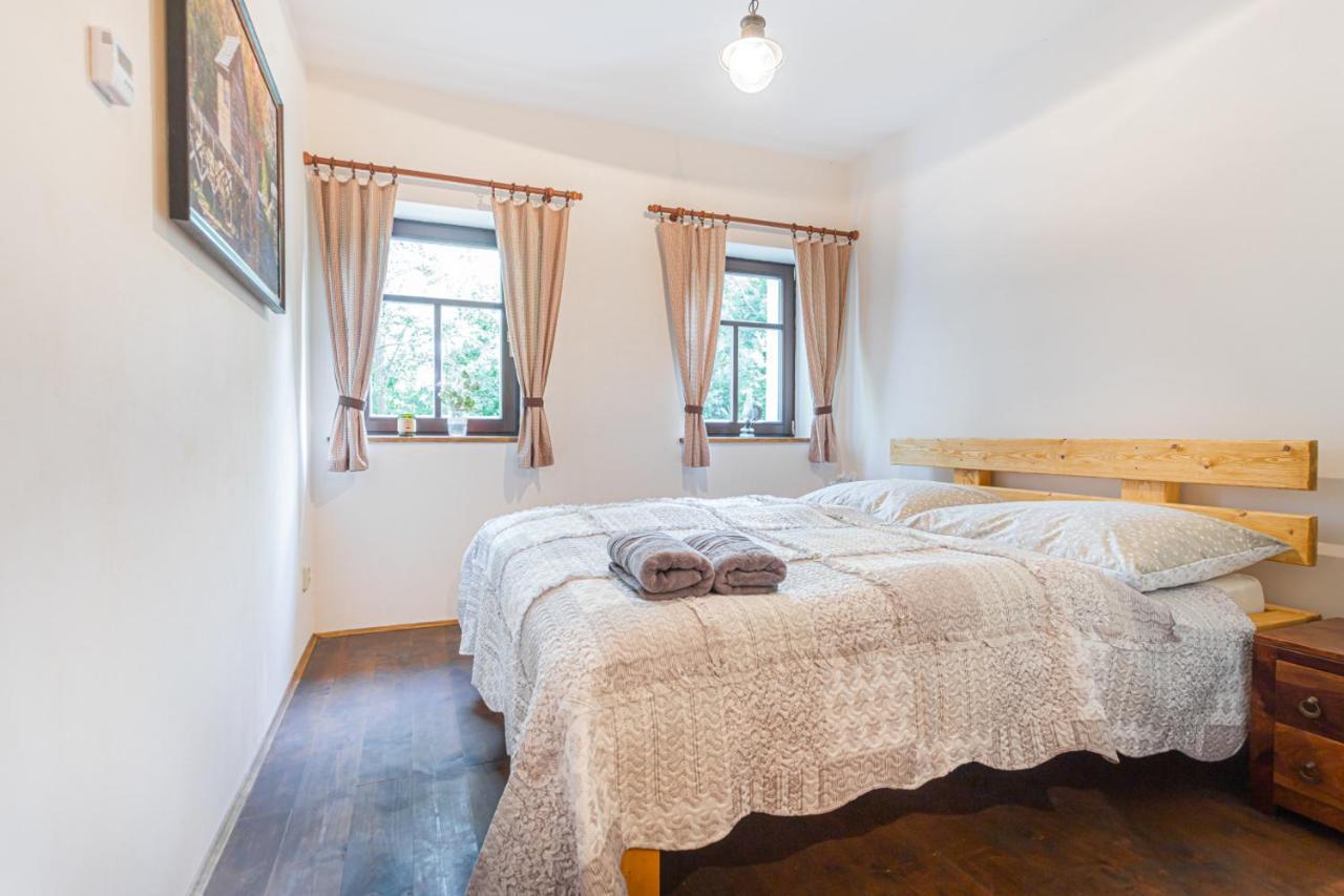 Buskovsky Mlyn 1580 Dolní Bousov Exterior foto