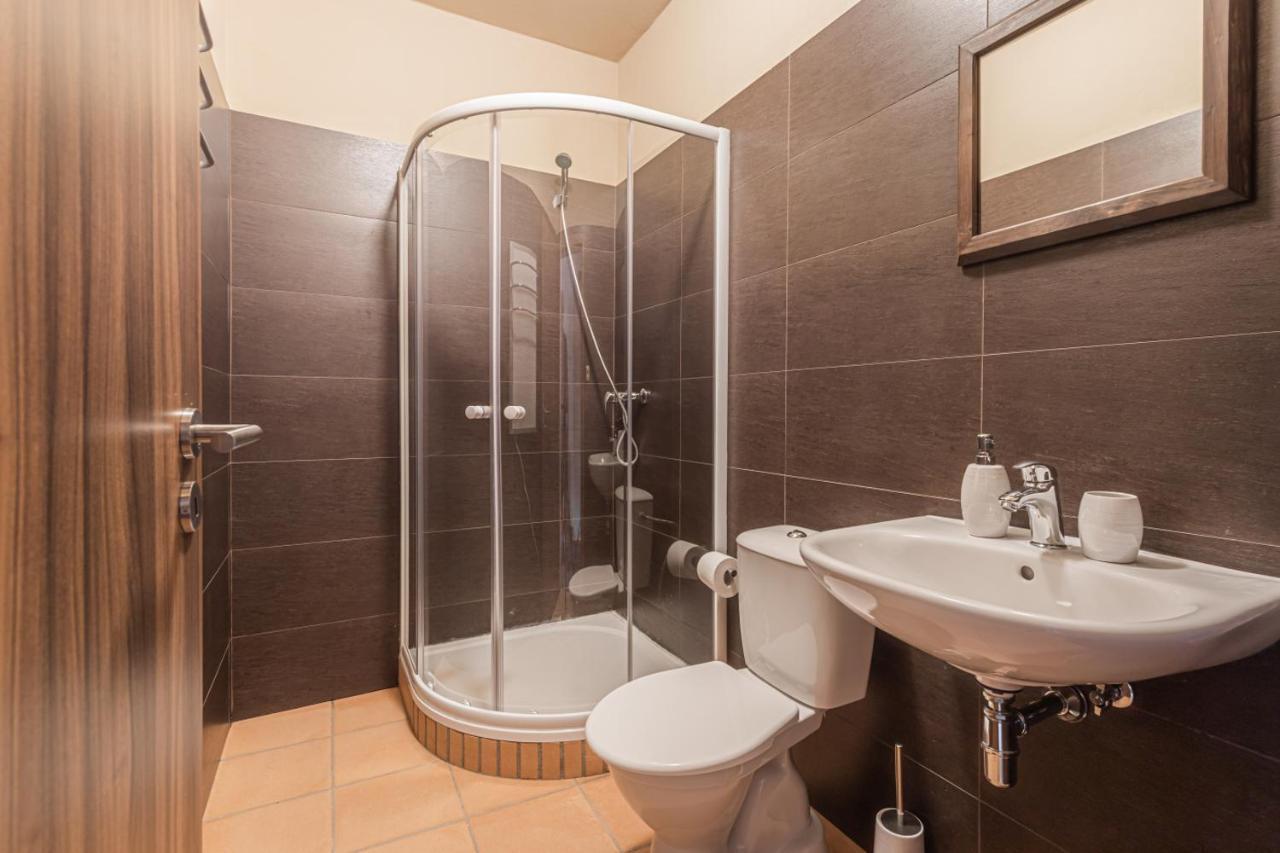 Buskovsky Mlyn 1580 Dolní Bousov Exterior foto