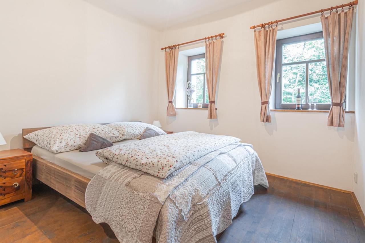 Buskovsky Mlyn 1580 Dolní Bousov Exterior foto