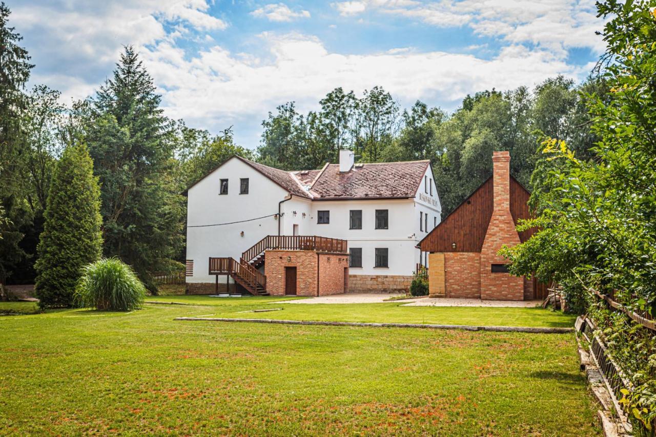 Buskovsky Mlyn 1580 Dolní Bousov Exterior foto