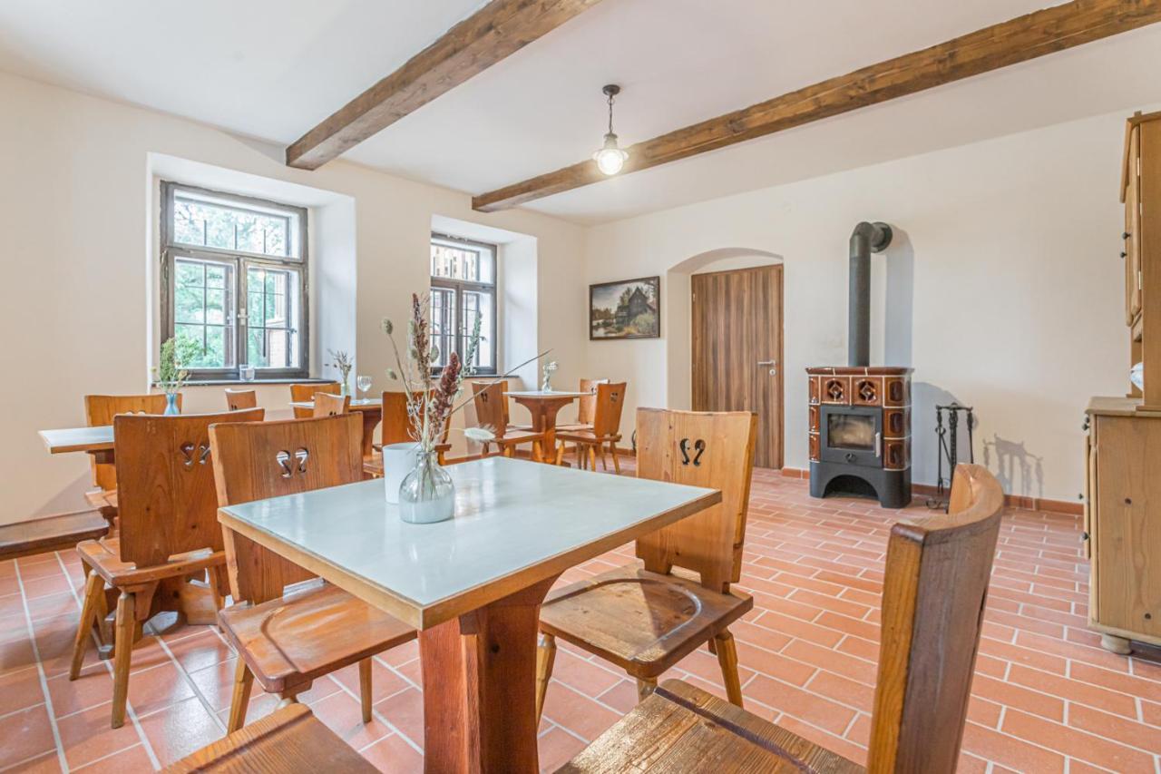 Buskovsky Mlyn 1580 Dolní Bousov Exterior foto