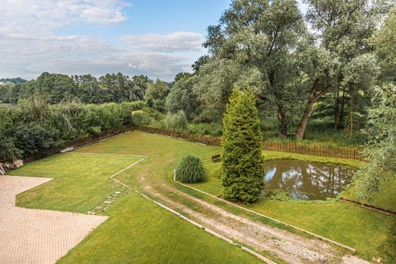 Buskovsky Mlyn 1580 Dolní Bousov Exterior foto
