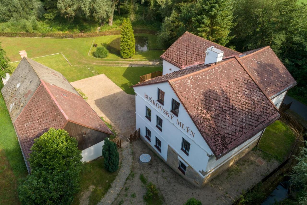 Buskovsky Mlyn 1580 Dolní Bousov Exterior foto