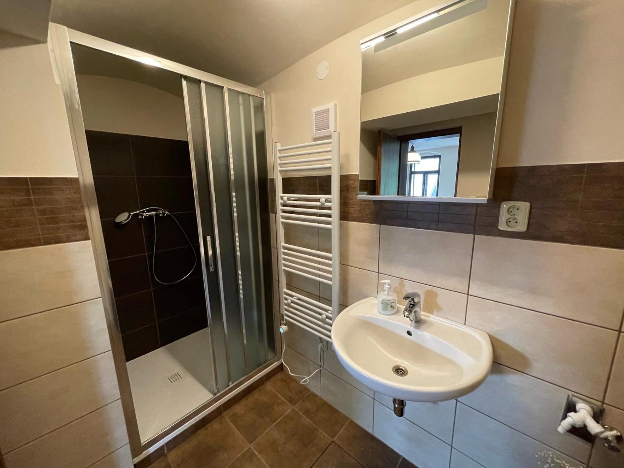 Buskovsky Mlyn 1580 Dolní Bousov Quarto foto